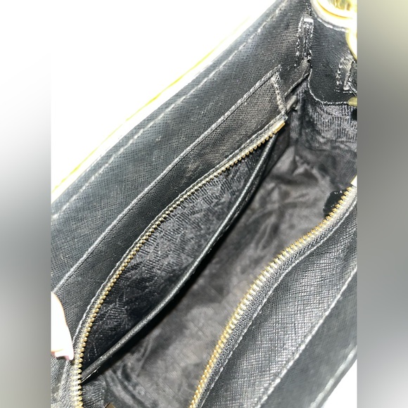 Micheal Kors Purse - Picture 5 of 7